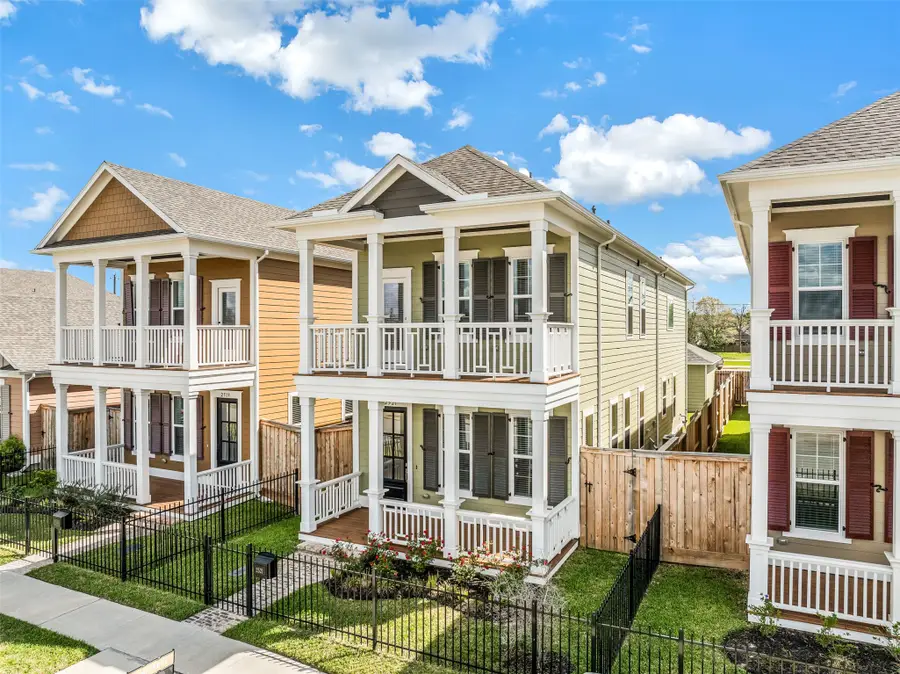 2521 S Houston Avenue, Pearland, TX 77581 - #2