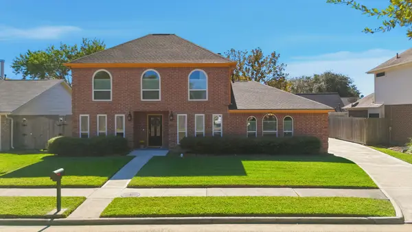 1918 Prairie Creek Drive, Pearland, TX 77581