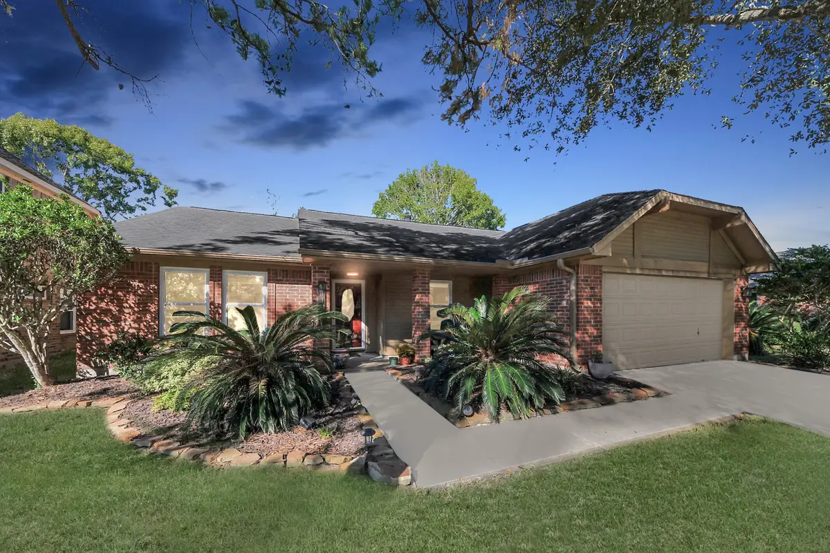 4811 Meadowglen Drive, Pearland, TX 77584 - Image #1