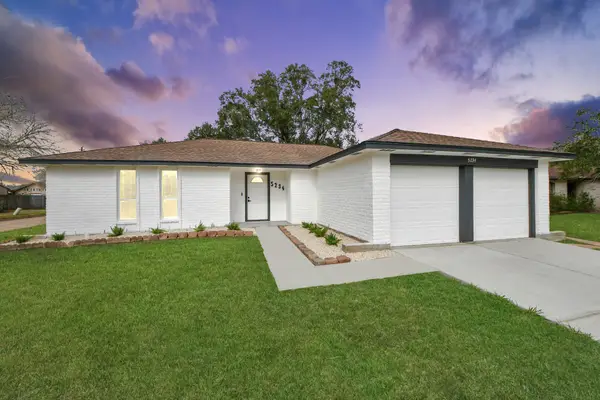 5234 Abercreek Avenue, Friendswood, TX 77546