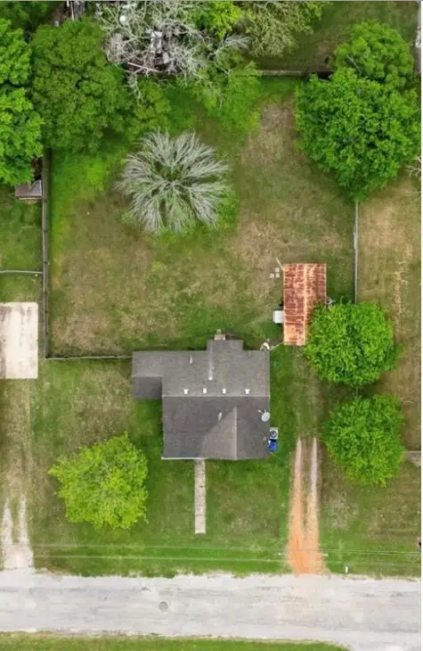 704 Maple St, Yoakum, TX 77995 - #2