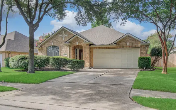 10004 Chestnut Creek Way, Pearland, TX 77584
