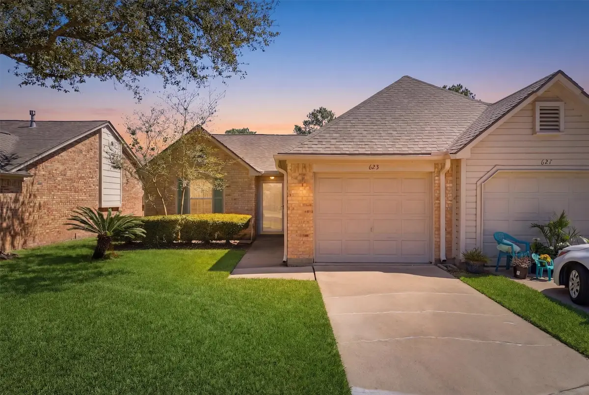 623 E Country Grove Circle, Pearland, TX 77584 - #1