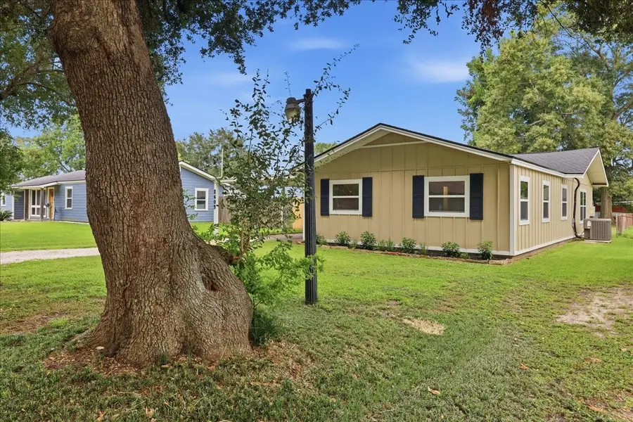 2409 Grand Boulevard, Port Neches, TX 77651 - #2