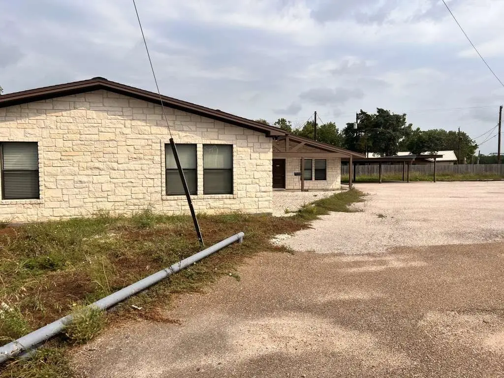 208 E York Street, Ganado, TX 77962 - Image #1
