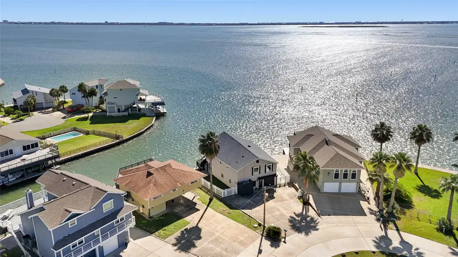 130 Tamana Drive, Tiki Island, TX 77554 - Image #2