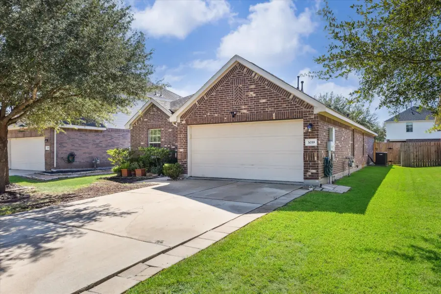 3039 Boxwood Springs Lane, Dickinson, TX 77539 - #3