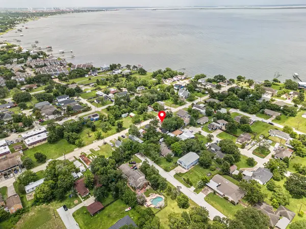 135 Pine Bluff Street, La Porte, TX 77571