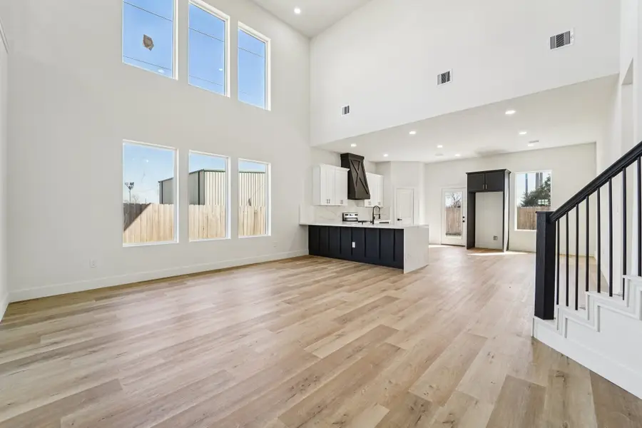 320 E Main Street, La Porte, TX 77571 - #2