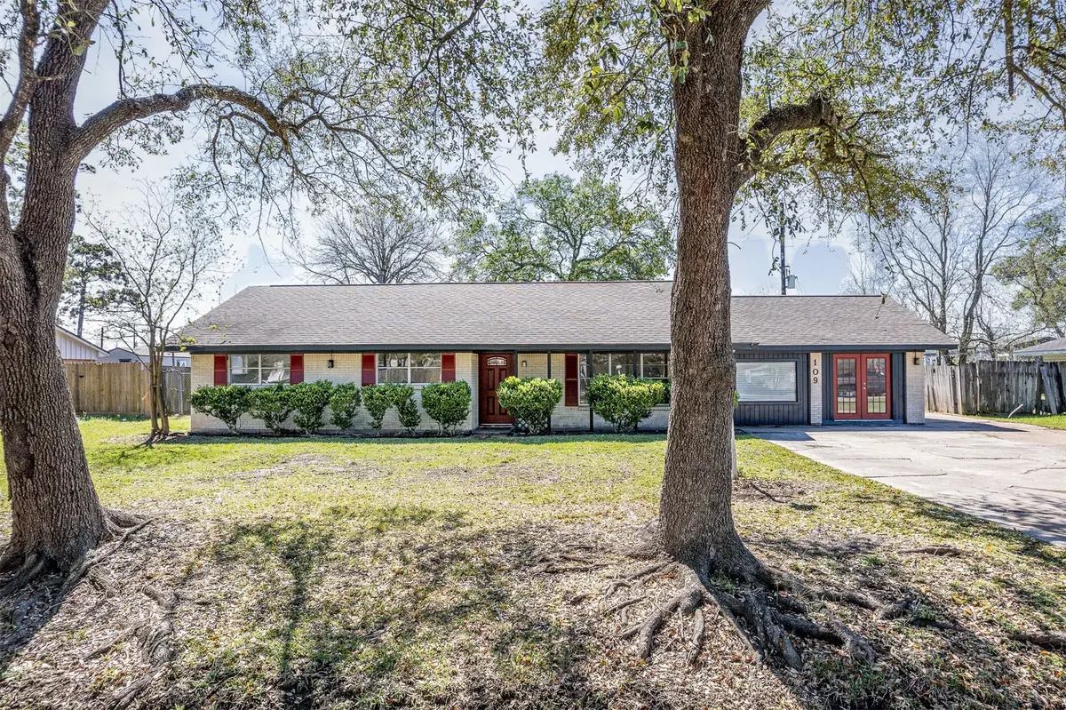 109 Staples Drive, Baytown, TX 77523 - #1