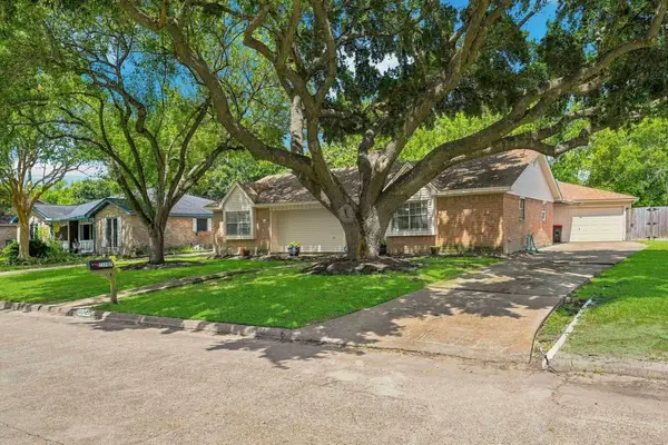 11707 Moltere Drive, Houston, TX 77065