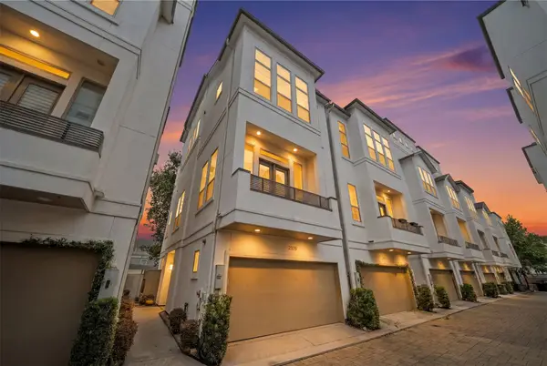 2106 Radcliffe Street, Houston, TX 77007