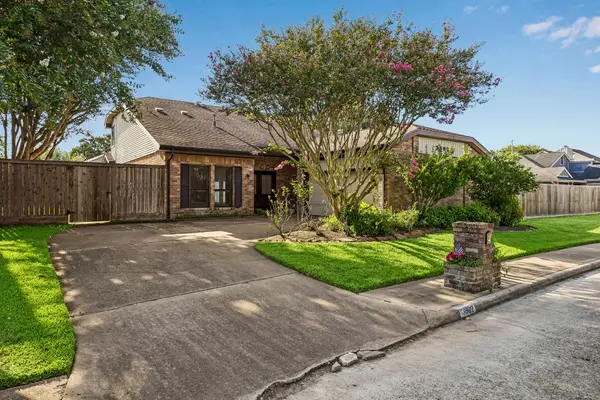 3902 Crystal Falls Drive, Missouri City, TX 77459