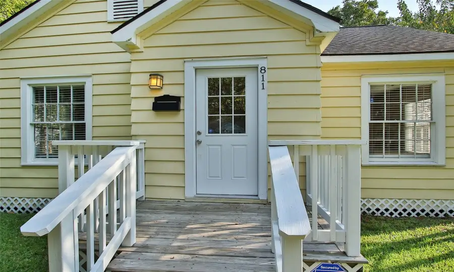 811 10th Avenue N, Texas City, TX 77590 - Image #2