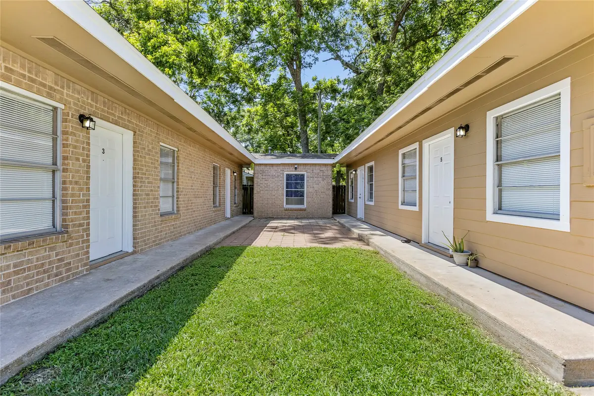 1001 W Lobitt Street, Alvin, TX 77511 - #1