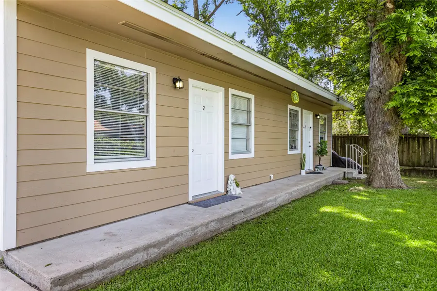 1001 W Lobitt Street, Alvin, TX 77511 - #3