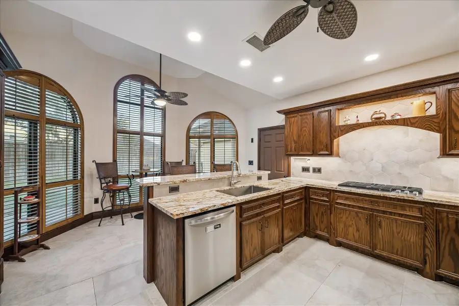 608 Westview Terrace Drive, Sealy, TX 77474 - #3