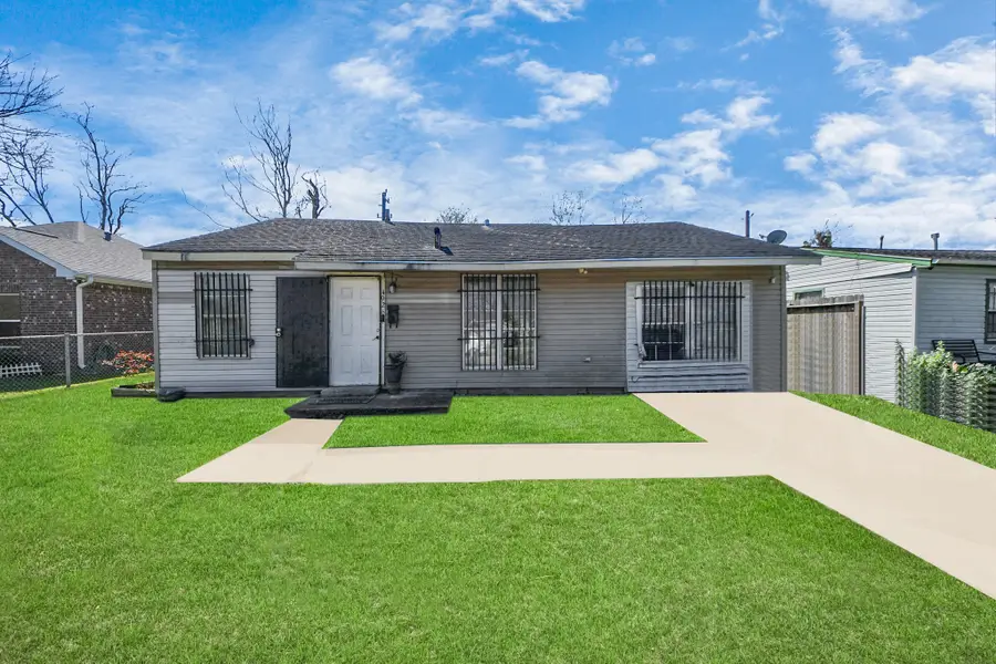 4926 Van Fleet Street, Houston, TX 77033 - #3