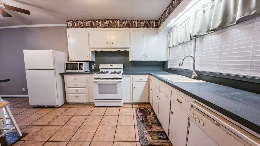 907 Peach Street, El Campo, TX 77437 - Image #2