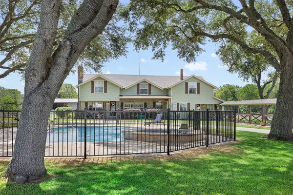 6541 Eagle Nest Acres Drive, Wallis, TX 77485