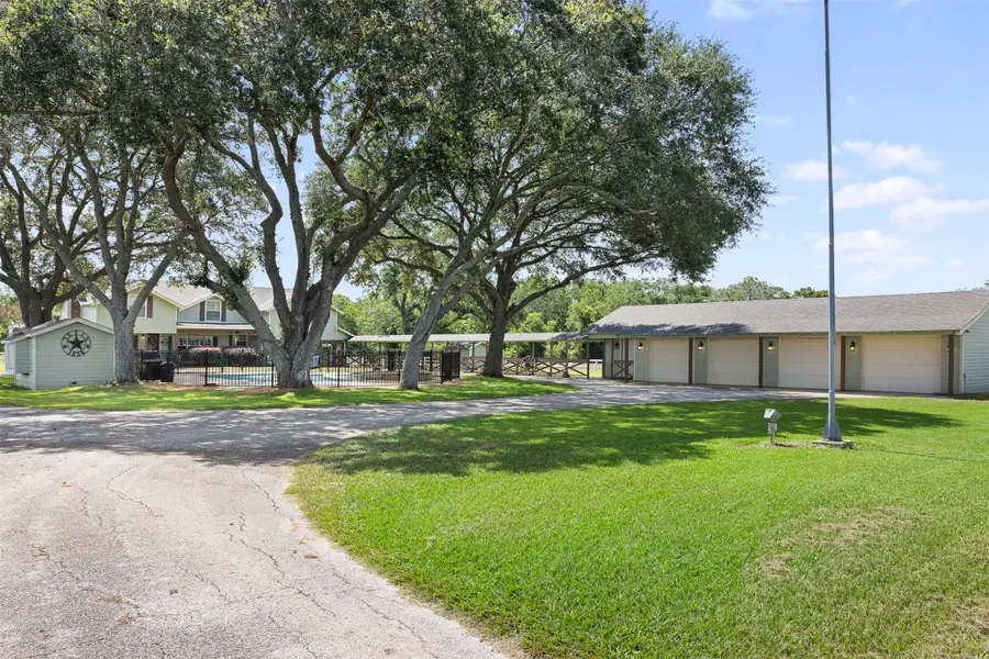 6541 Eagle Nest Acres Drive, Wallis, TX 77485 - #2