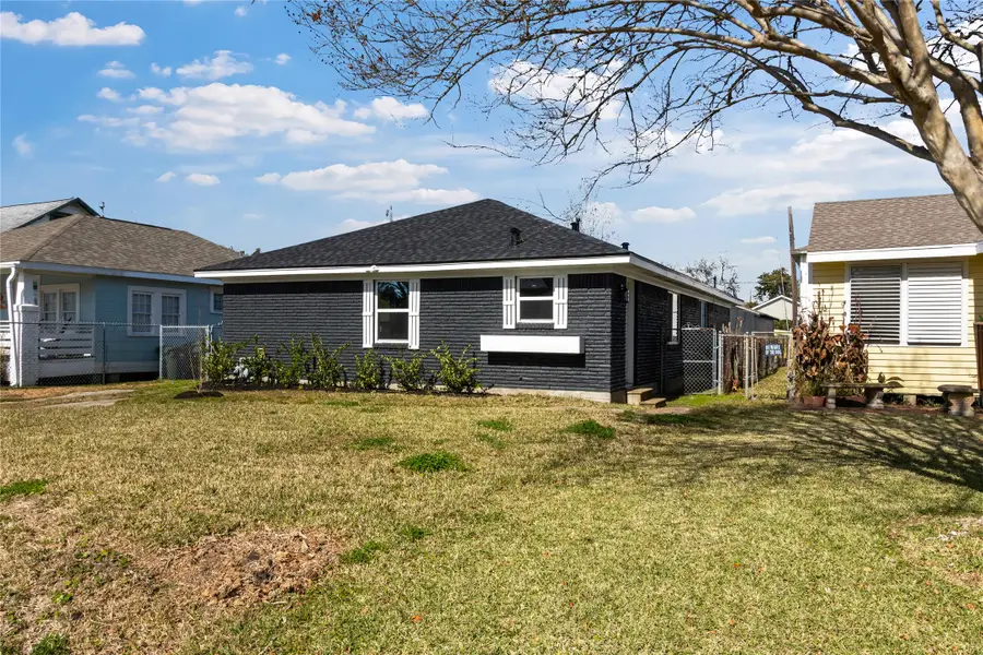 4612 Avenue Q 1/2, Galveston, TX 77551 - Image #3