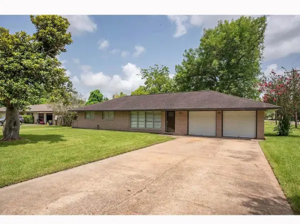 117 Lazy Lane, Lake Jackson, TX 77566
