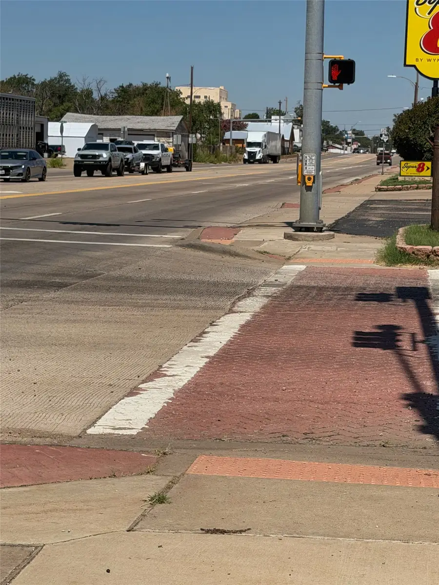 401 Avenue F Ne, Childress, TX 79201 - #2