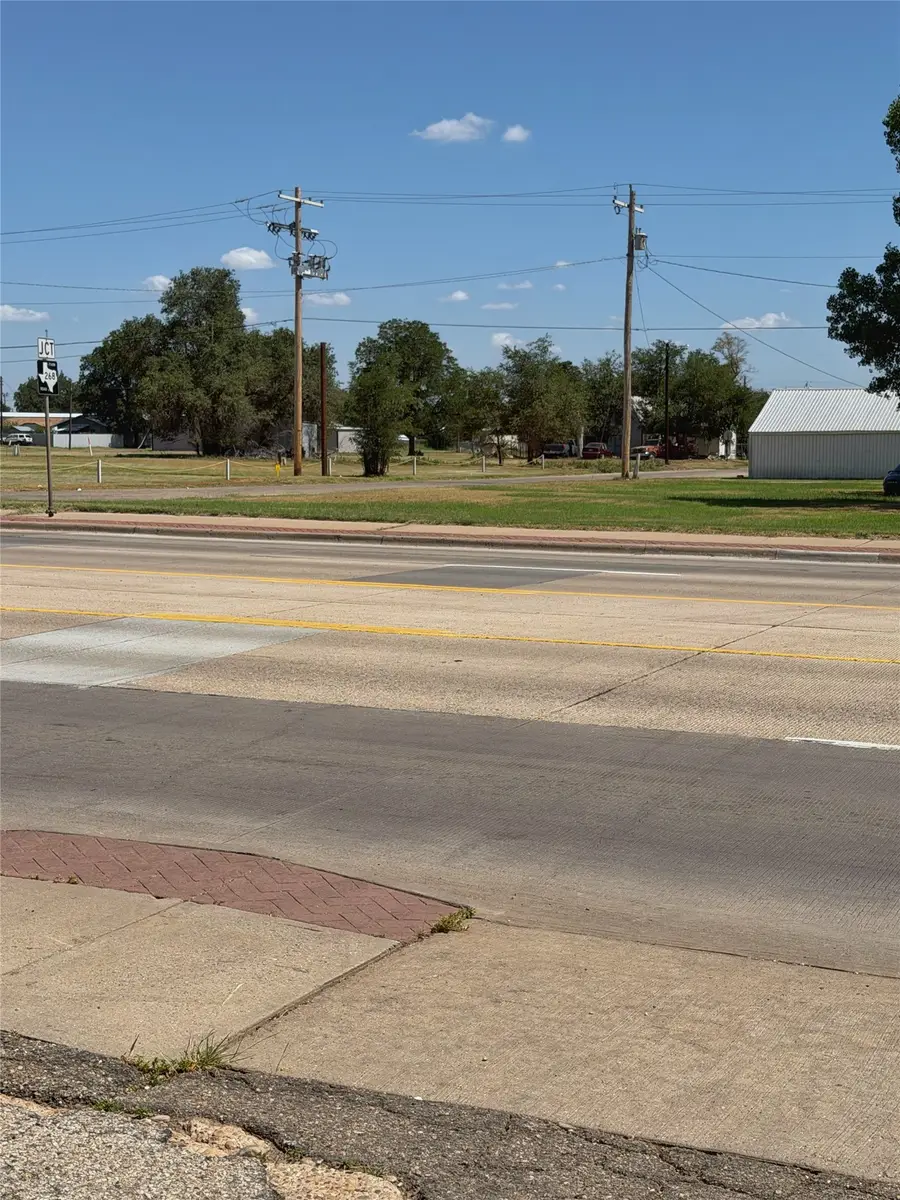 401 Avenue F Ne, Childress, TX 79201 - #3