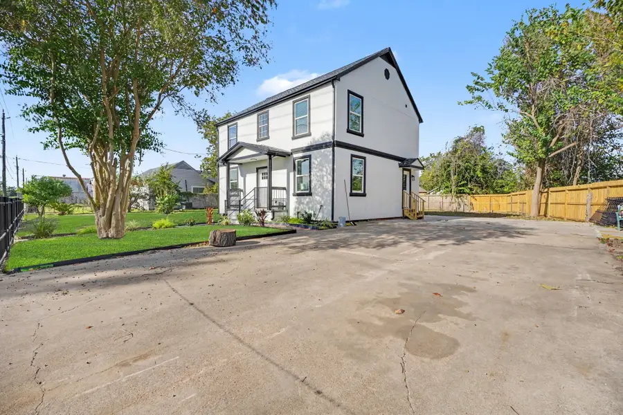 801 S Main Street, Baytown, TX 77520 - #3