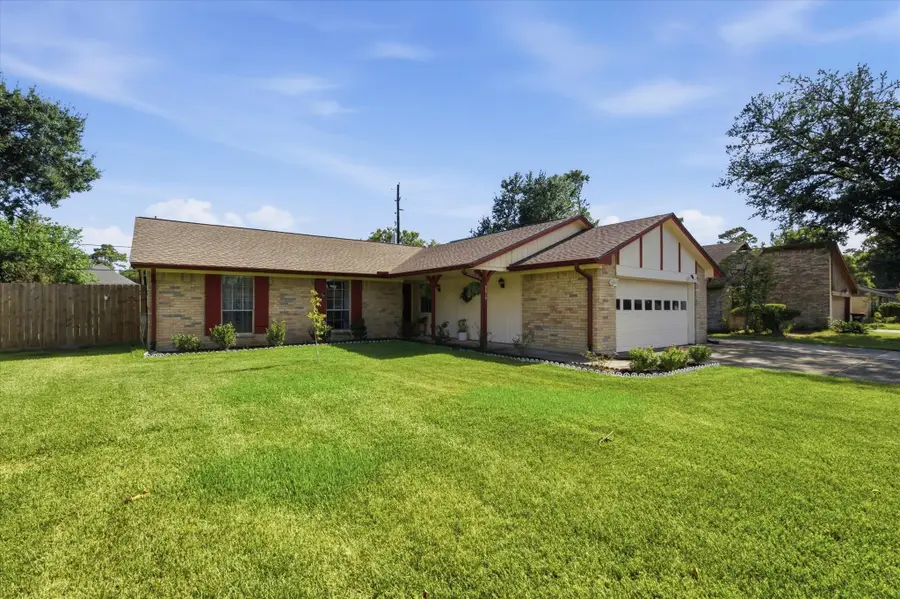 9814 Bayou Woods Drive, Baytown, TX 77521 - #2