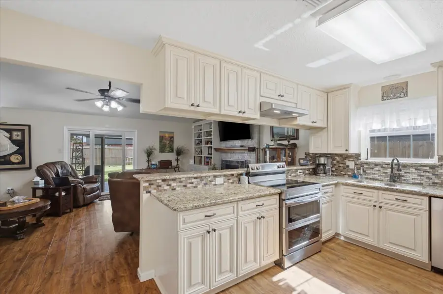 9814 Bayou Woods Drive, Baytown, TX 77521 - #3