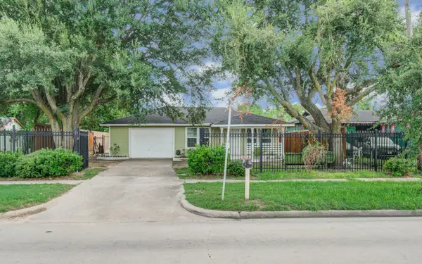981 S Victory Drive, Houston, TX 77088