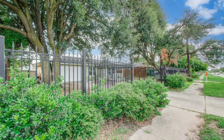 981 S Victory Drive, Houston, TX 77088 - #3