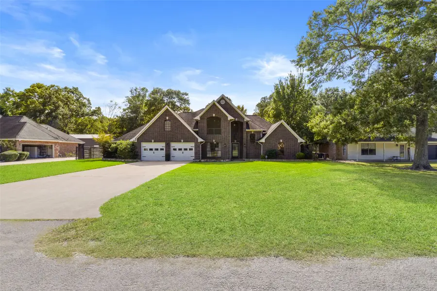 223 Oetken W, Anahuac, TX 77514 - Image #3
