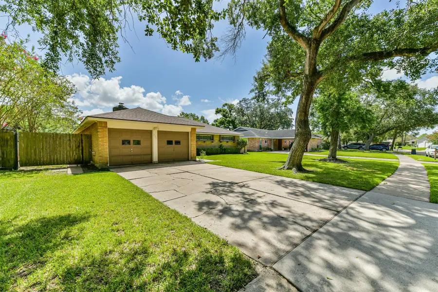 311 Stonehenge Lane, Friendswood, TX 77546 - #3