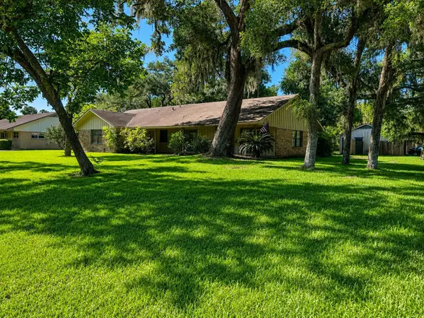 131 Daisy Street, Lake Jackson, TX 77566