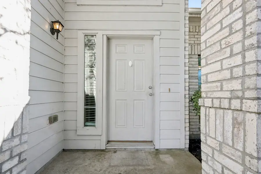 1081 Lasso Court, Alvin, TX 77511 - Image #2