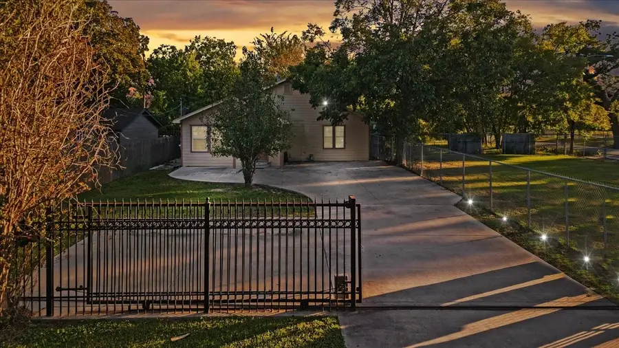 9506 E Avenue I, Houston, TX 77012 - #2