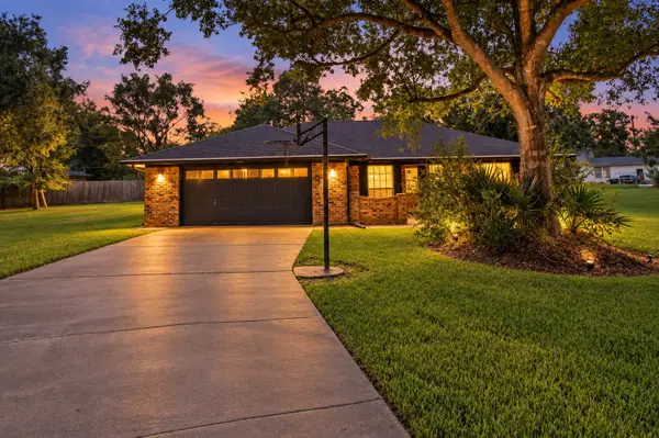 110 S Bow Drive, Jones Creek, TX 77541