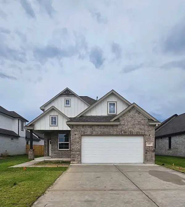 134 Peachleaf Court, Anahuac, TX 77514