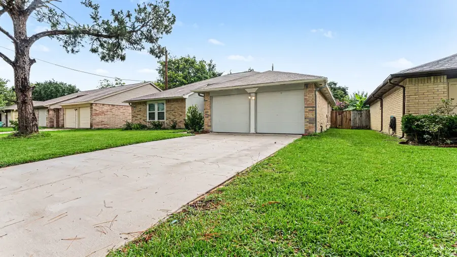 2431 Tall Ships Drive, Friendswood, TX 77546 - #2
