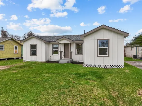 123 Lake Road, La Marque, TX 77568