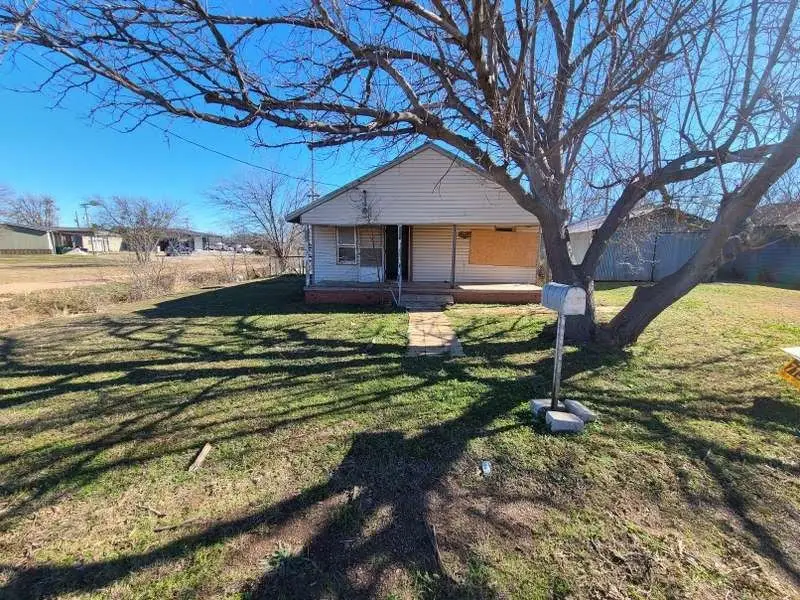 522 N Illinois Street, Electra, TX 76360 - #1