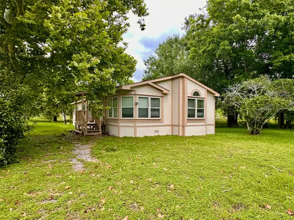 202 Main Street, Fresno, TX 77545