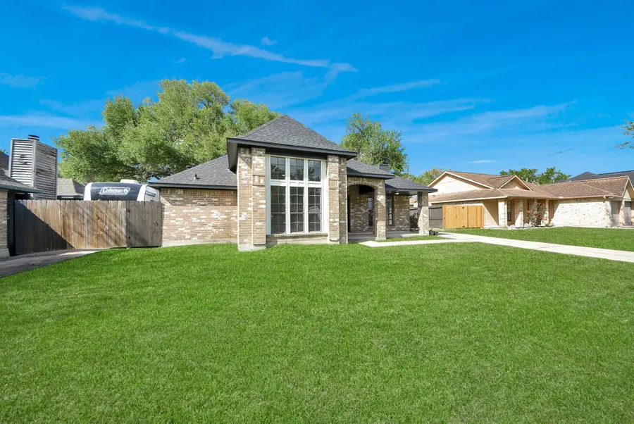 1114 N Nottingham Drive, League City, TX 77573 - #2