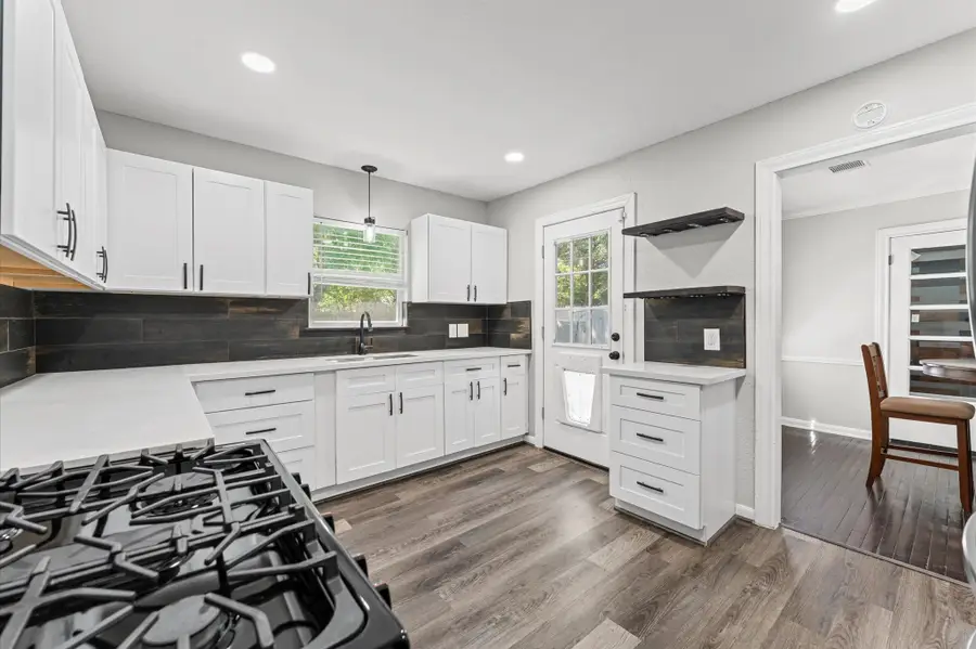 921 22nd Avenue N, Texas City, TX 77590 - #3