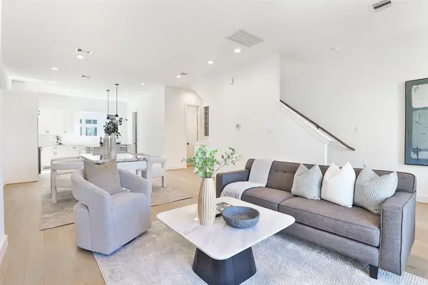 1020 W 15th 1/2 Street #B, Houston, TX 77008