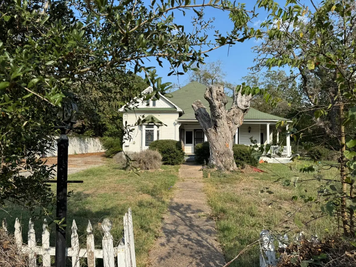 330 N Monroe Street, La Grange, TX 78945 - Image #1