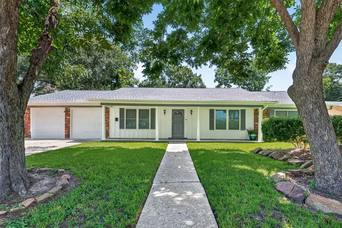 802 W Sterling Street, Baytown, TX 77520 - #1